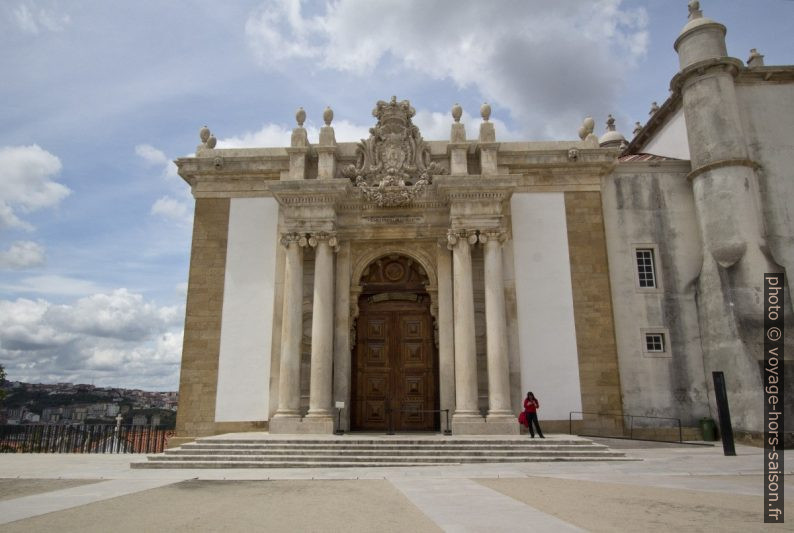 Portail de la Biblioteca Joanina. Photo © André M. Winter