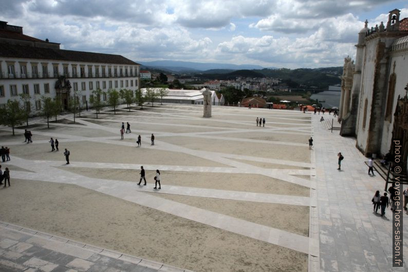 Vue du Pátio das Escolas. Photo © Alex Medwedeff