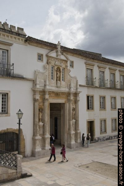 Porta Férrea de l'Université de Coimbra du côté de la grande cour. Photo © André M. Winter