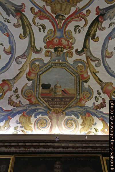 Allégorie de la religion peinte au plafond de la Sala do Exame Privado. Photo © André M. Winter
