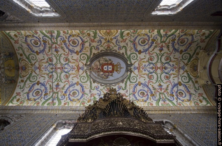 Voûte peinte de la Capela de São Miguel. Photo © André M. Winter