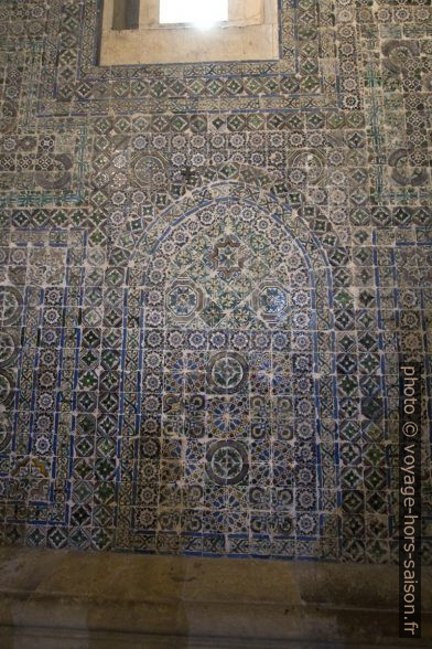 Azulejos dans la Cathédrale Vieille de Coïmbre. Photo © André M. Winter