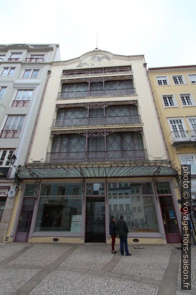 Edifício Chiado. Photo © André M. Winter