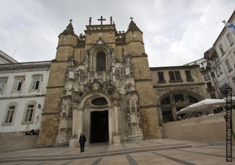 Façade principale réarrangée de la Igreja de Santa Cruz. Photo © André M. Winter