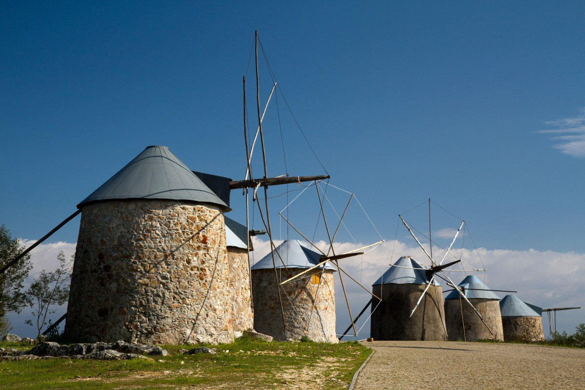 Moinhos de Gavinhos en fin d'après-midi. Photo © Alex Medwedeff