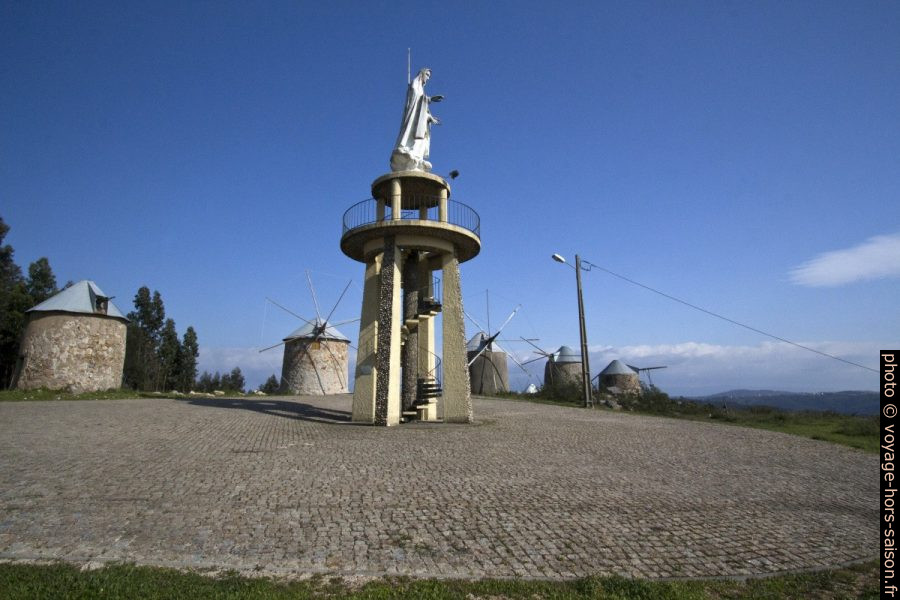 Point de vue avec la statue de la Senhora do Amor. Photo © André M. Winter