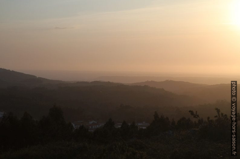 Coucher du soleil dans la plaine du Rio Mondego. Photo © Alex Medwedeff