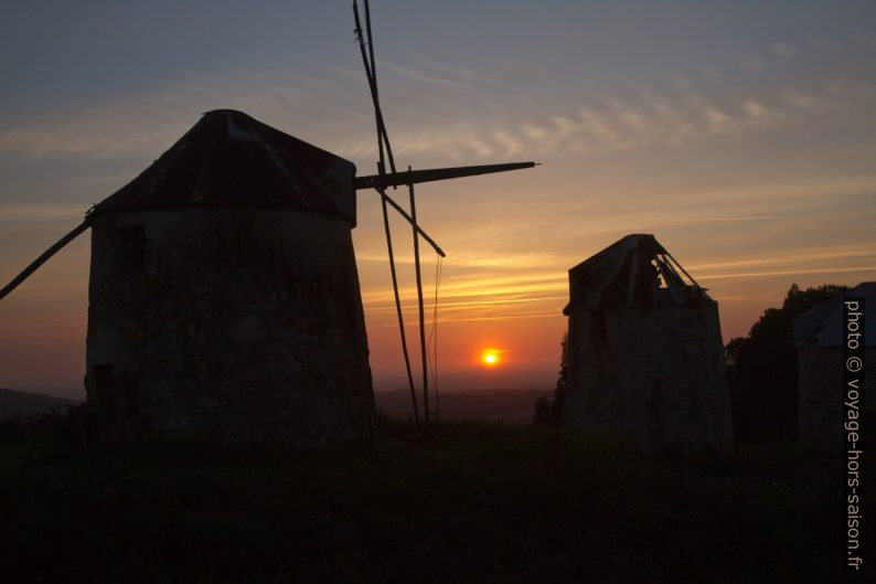 Coucher du soleil aux Moinhos de Gavinhos. Photo © Alex Medwedeff