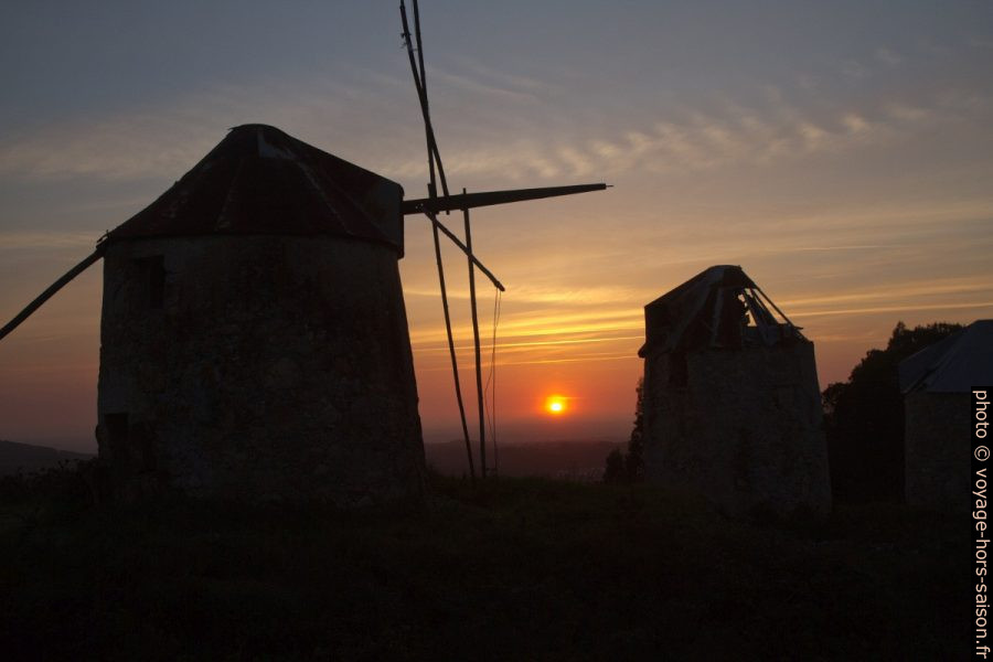 Coucher du soleil aux Moinhos de Gavinhos. Photo © Alex Medwedeff
