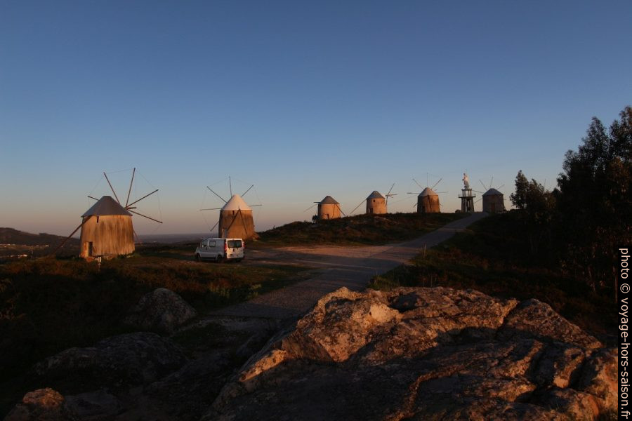 Notre Trafic au lever de soleil près des Moinhos de Gavinhos. Photo © André M. Winter