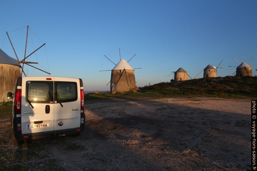 Notre Trafic près des Moinhos de Gavinhos après le lever de soleil. Photo © André M. Winter