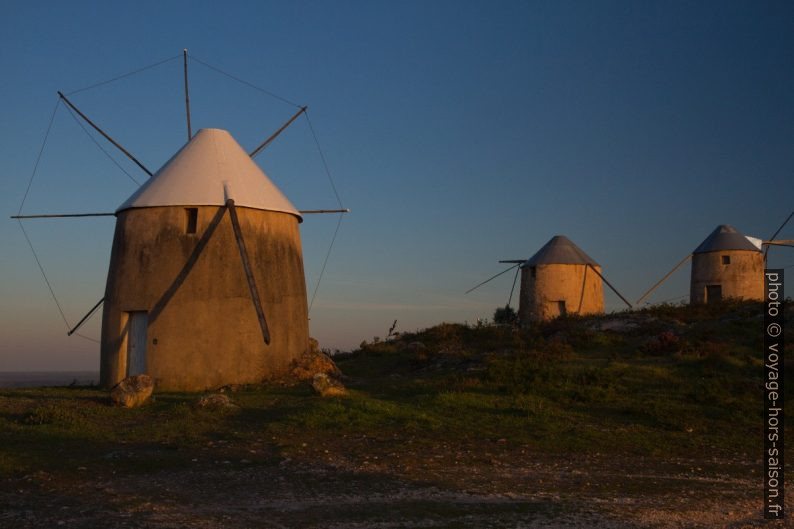 Lueurs matinales sur les Moinhos de Gavinhos. Photo © Alex Medwedeff