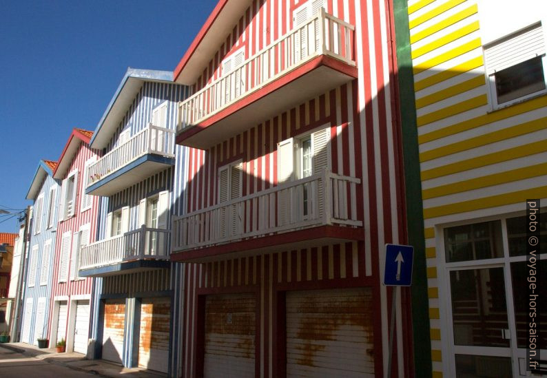 Maisons rayées de Costa Nova. Photo © Alex Medwedeff