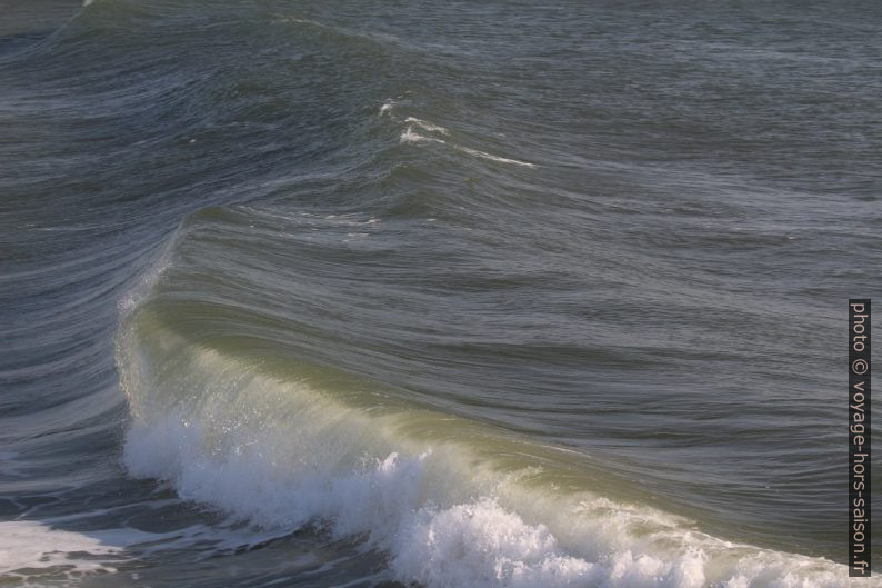 Déferlement d'une vague. Photo © André M. Winter