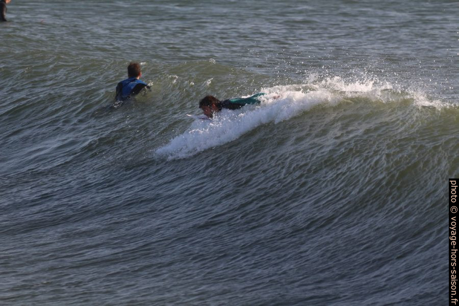 Élancement d'un surfeur. Photo © André M. Winter