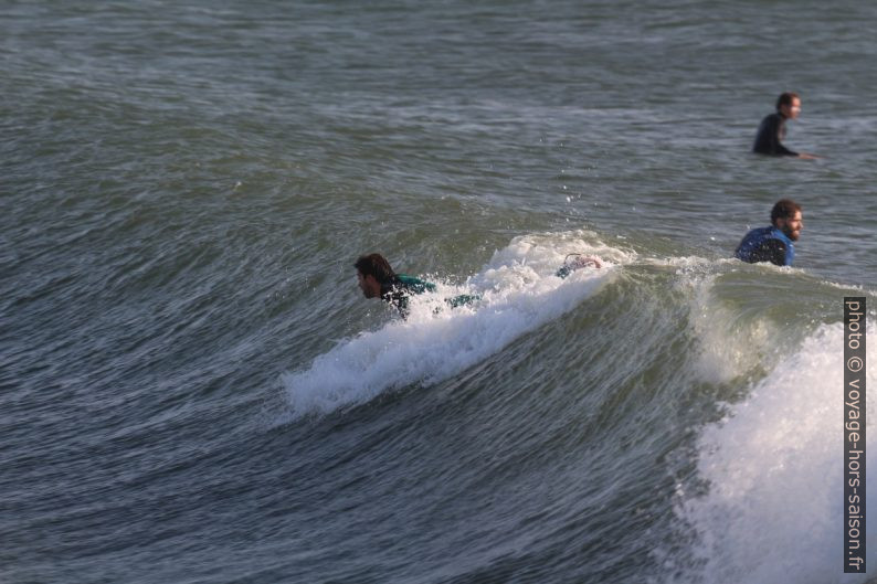 Élancement d'un surfeur. Photo © André M. Winter