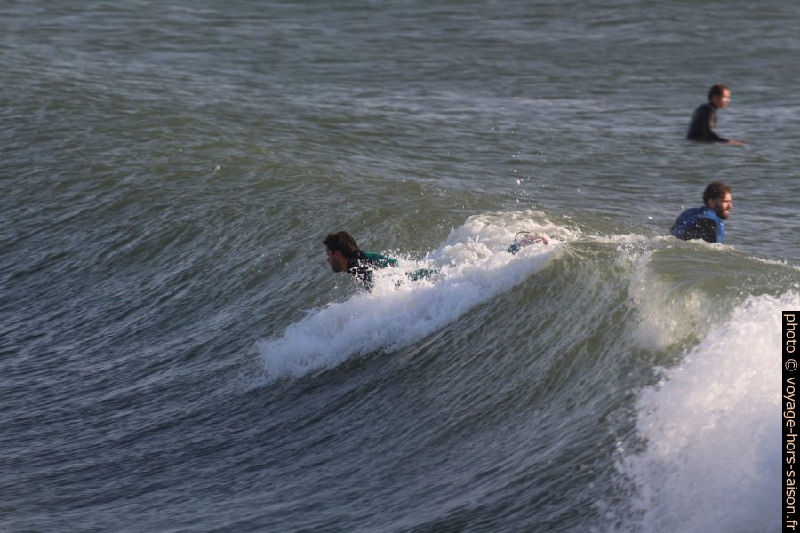 Élancement d'un surfeur. Photo © André M. Winter