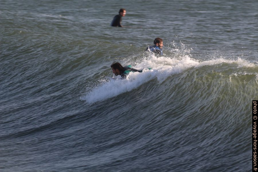 Élancement d'un surfeur. Photo © André M. Winter