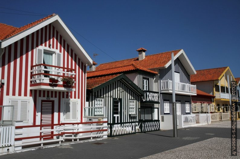 Maison rayées de Costa Nova. Photo © Alex Medwedeff