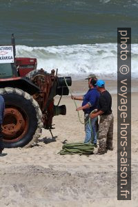 Système de treuil pour tirer les filets de pêche sur la plage. Photo © André M. Winter