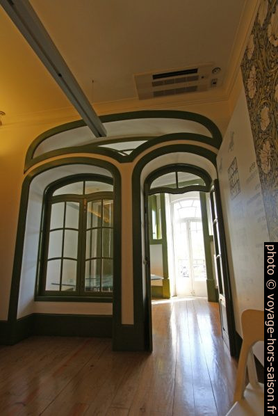 Fenêtre et porte séparant une chambre d'une véranda de la Casa do Major Pessoa. Photo © André M. Winter