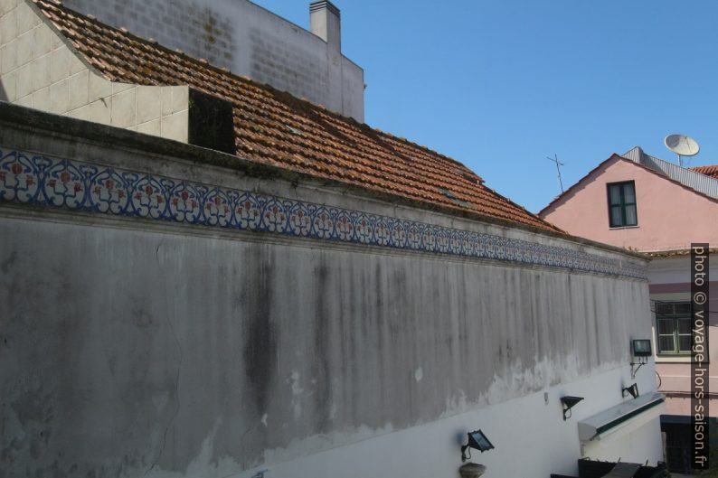Frise sur le mur de la cour de la Casa do Major Pessoa. Photo © André M. Winter