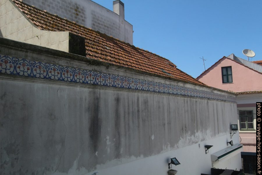 Frise sur le mur de la cour de la Casa do Major Pessoa. Photo © André M. Winter