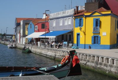 Anciens entrepôts de sel du Canal de São Roque. Photo © Alex Medwedeff