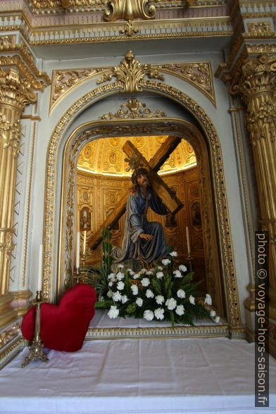 Chapelle latérale baroque avec figure de Jésus dans l'église de Válega. Photo © André M. Winter