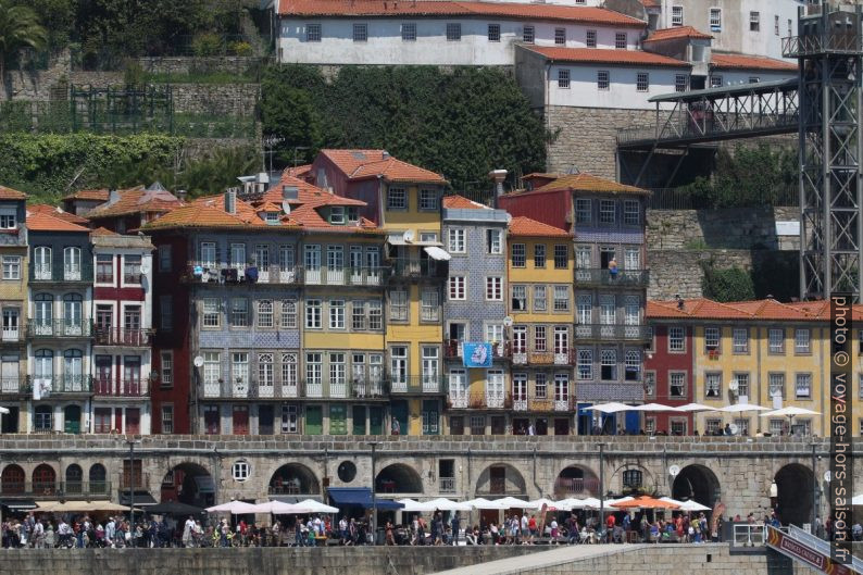 Maisons du Cais da Ribeira. Photo © André M. Winter