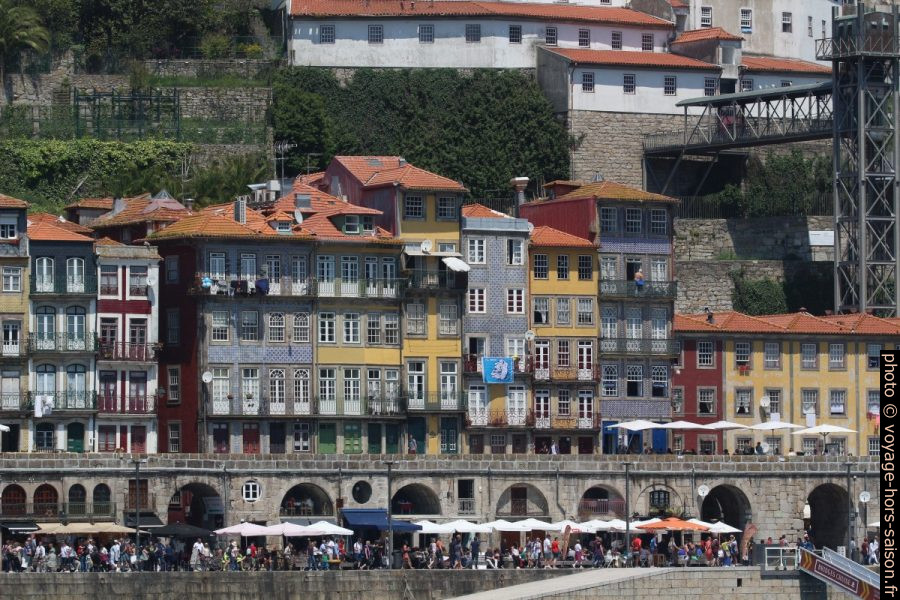 Maisons du Cais da Ribeira. Photo © André M. Winter