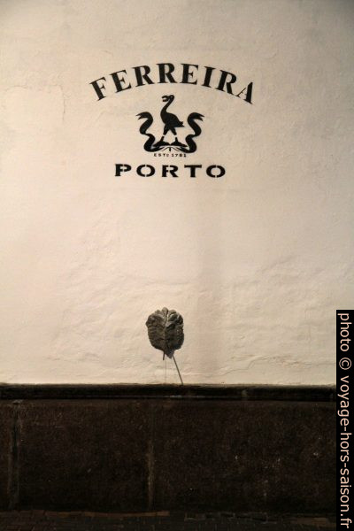 Logo de Ferreira. Photo © Alex Medwedeff