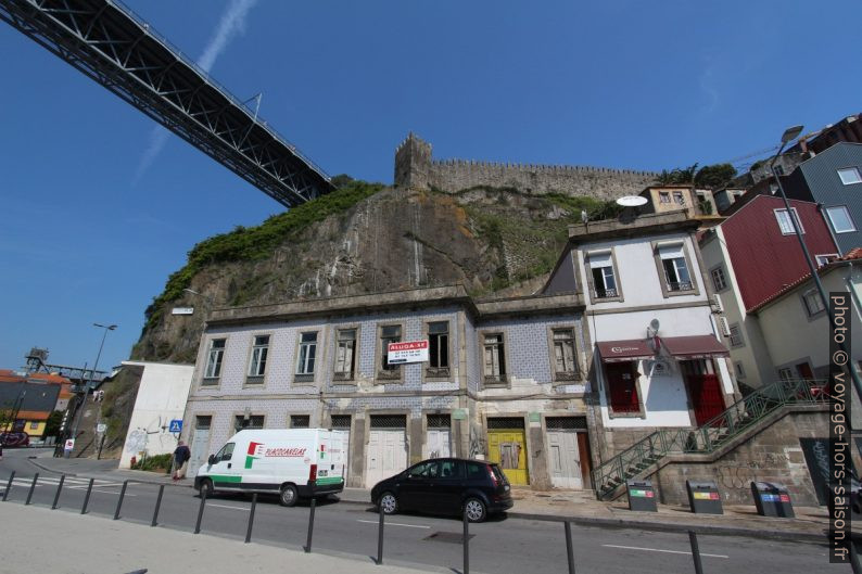 Ponte Luís I e la Muralha Fernandina. Photo © André M. Winter