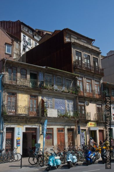 Maisons de l'Avenida Gustavo Eiffel. Photo © Alex Medwedeff