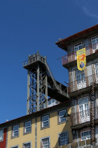 Ascensor da Lada. Photo © André M. Winter