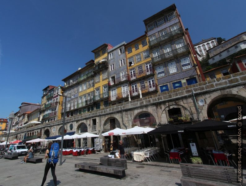 Façades du Cais da Ribeira. Photo © André M. Winter