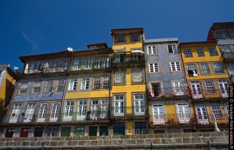 Maisons du Cais da Ribeira. Photo © Alex Medwedeff