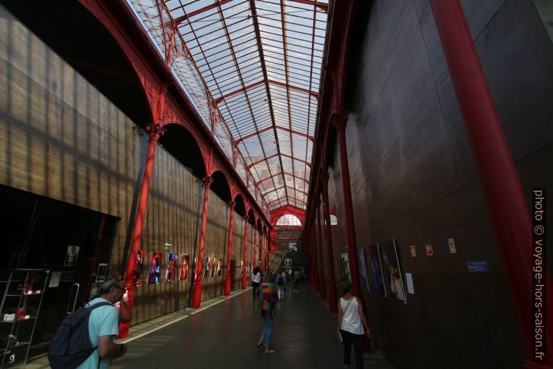 Sous la halle métallique du Mercado Ferreira Borges. Photo © André M. Winter