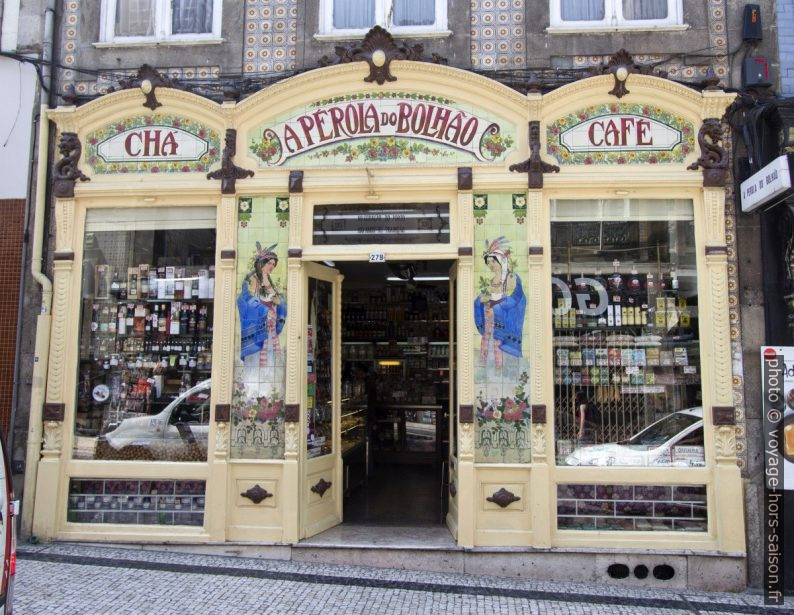 Épicerie A Pérola do Bolhão. Photo © André M. Winter