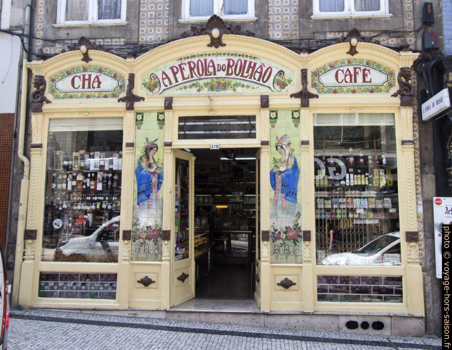 Épicerie A Pérola do Bolhão. Photo © André M. Winter