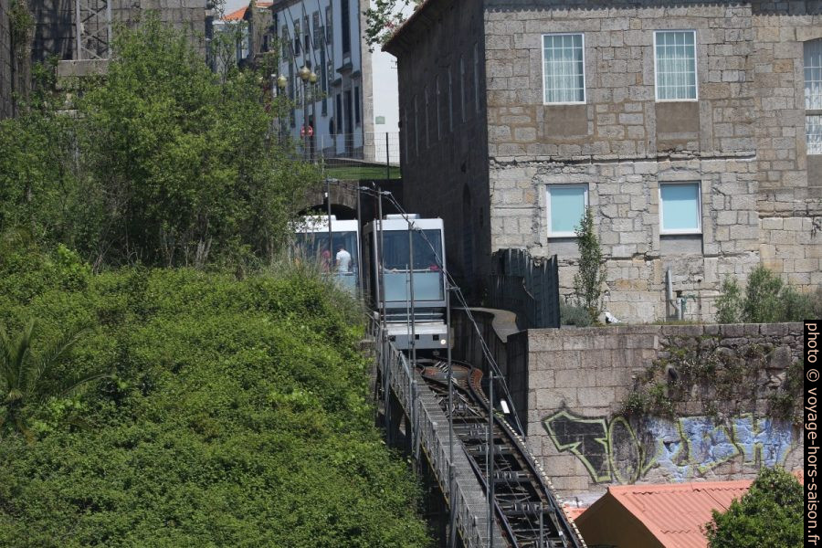 Évitement du funiculaire des Guindais. Photo © André M. Winter