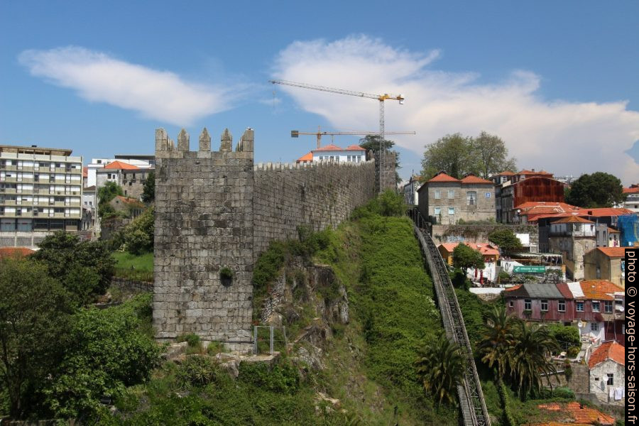 Muralha Fernandina. Photo © André M. Winter