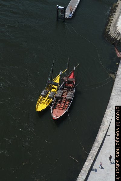 Deux barcos rabelos publicitaires. Photo © Alex Medwedeff