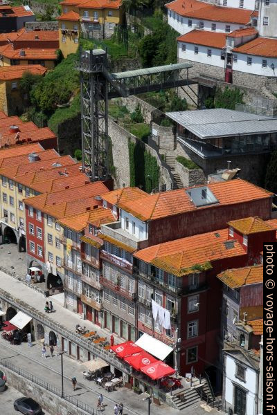 Maisons du Cais da Ribeira et l'Ascensor da Lada. Photo © Alex Medwedeff