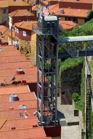 Ascensor da Lada. Photo © André M. Winter