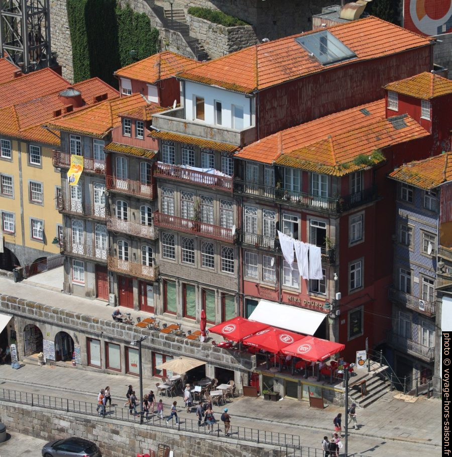 Maisons du Cais da Ribeira vues du Pont Dom-Luís. Photo © André M. Winter