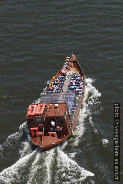 Un rabelo navette touristque. Photo © André M. Winter