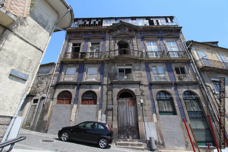 Maison abandonnée et en ruine. Photo © André M. Winter