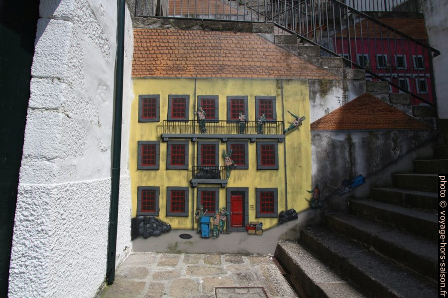 Peinture murale de l'escalier de la Travessa Calçada do Reis. Photo © André M. Winter