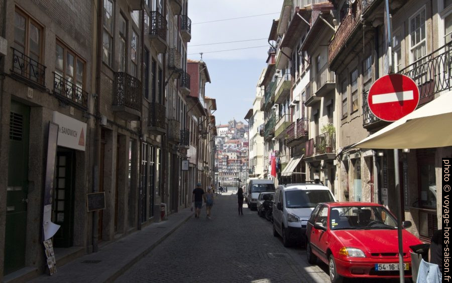 Rua Cândido dos Reis. Photo © André M. Winter